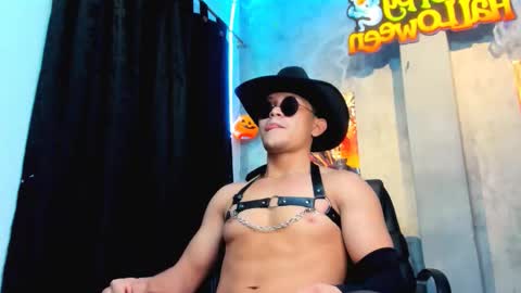 liam_knight online show from 10.28.25