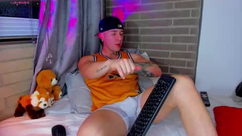 Snapshot of liam_oficial chatting on 02.25.26 liam online show from 02.25.26