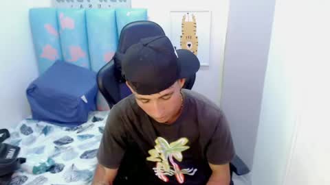 Snapshot of liam_play chatting on 05.12.26 LIAM online show from 05.12.26
