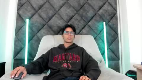 Snapshot of liamkron chatting on 05.11.26 Liam twink big dick online show from 05.11.26