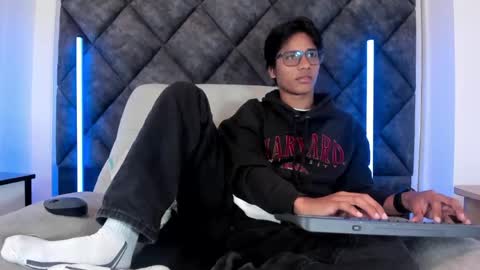 Snapshot of liamkron chatting on 05.26.26 Liam twink big dick online show from 05.26.26