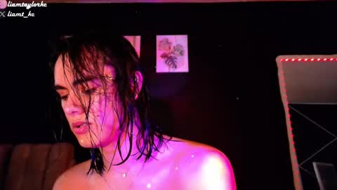 Snapshot of liamtaylor_ chatting on 02.21.25 Tell me Liam online show from 02.21.25