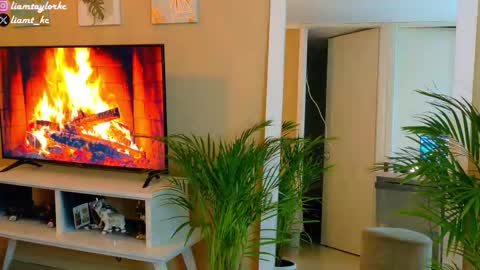 Snapshot of liamtaylor_ chatting on 09.30.25 Tell me Liam online show from 09.30.25