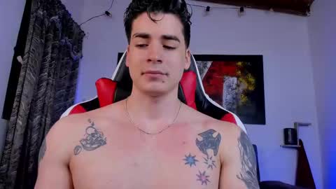 Snapshot of liamwyatt_ chatting on 02.25.25 liamwyatt_ online show from 02.25.25