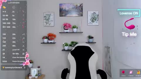 Snapshot of liane_mei chatting on 05.26.26 Liane online show from 05.26.26