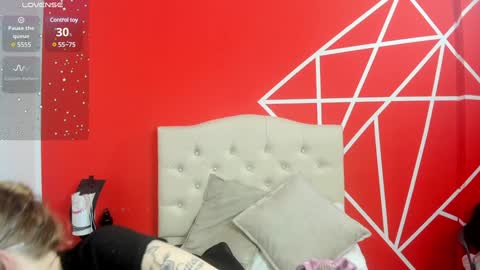 Snapshot of liaroberts1 chatting on 01.04.25 Lia Roberts online show from 01.04.25