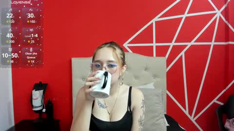 Snapshot of liaroberts1 chatting on 01.11.25 Lia Roberts online show from 01.11.25