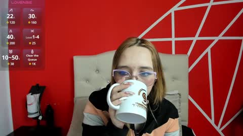 Snapshot of liaroberts1 chatting on 01.15.25 Lia Roberts online show from 01.15.25