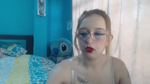 Snapshot of liaroberts1 chatting on 01.25.25 Lia Roberts online show from 01.25.25