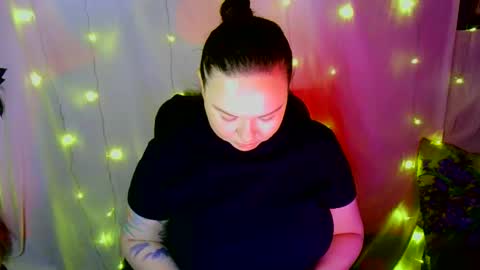 Snapshot of libertaamore chatting on 11.23.25 Liberta online show from 11.23.25