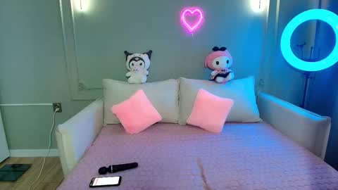 Lihn Pham online show from 11.29.25