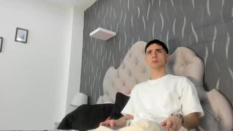 Snapshot of liiamhudson_ chatting on 02.11.25 L I I A M online show from 02.11.25