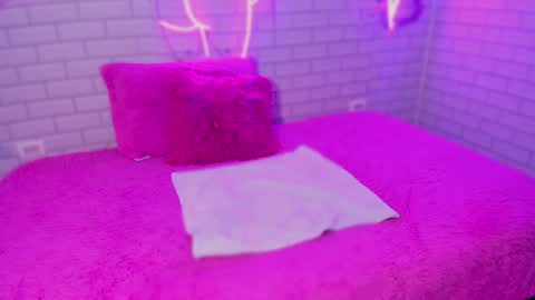 Snapshot of liily_hot chatting on 12.21.24 LIILY online show from 12.21.24