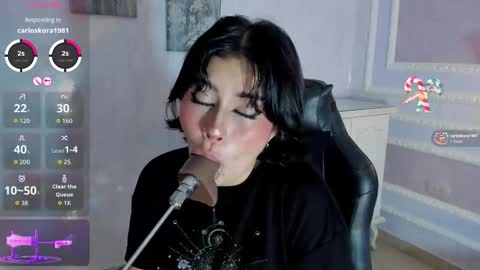 Snapshot of liily_hot chatting on 09.17.25 LIILY online show from 09.17.25