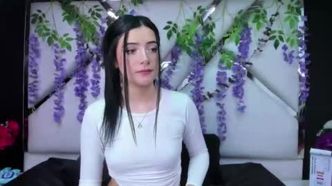 Snapshot of liinzy_rouse chatting on 12.18.25 Brittany online show from 12.18.25