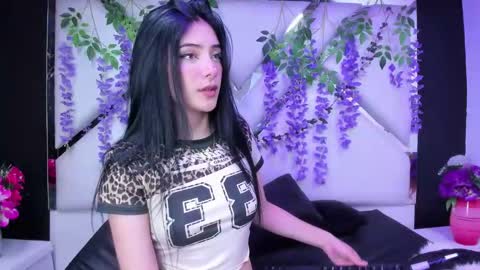 Snapshot of liinzy_rouse chatting on 12.21.25 Brittany online show from 12.21.25