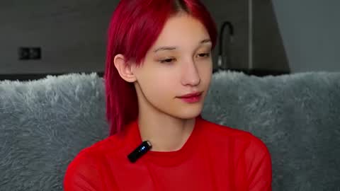 Snapshot of likalens chatting on 09.29.25 Emi online show from 09.29.25