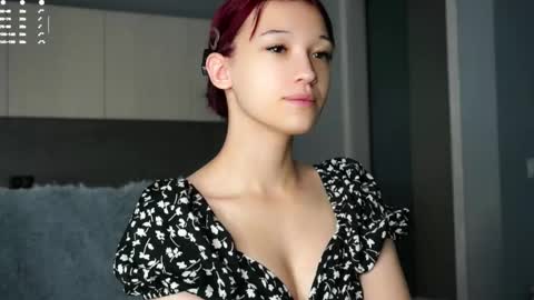 Snapshot of likalens chatting on 10.23.25 Emi online show from 10.23.25