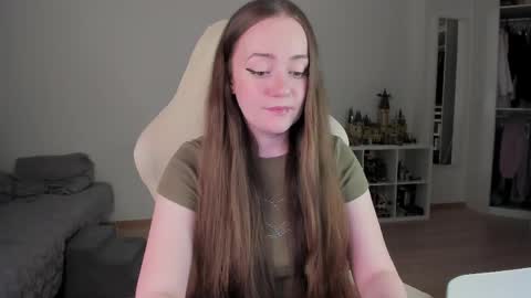Snapshot of lil_happiness chatting on 04.07.26 for free registration 3 online show from 04.07.26