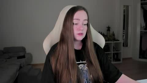 Snapshot of lil_happiness chatting on 04.08.26 for free registration 3 online show from 04.08.26