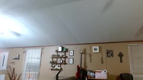 Snapshot of lil_luluvert chatting on 04.08.26 lil_luluvert online show from 04.08.26