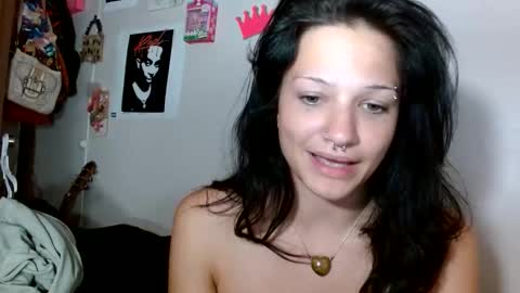 Snapshot of lil_luluvert chatting on 04.15.26 lil_luluvert online show from 04.15.26