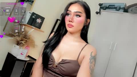 Snapshot of lil_m1ss_silly chatting on 10.30.25 Miss Lily online show from 10.30.25