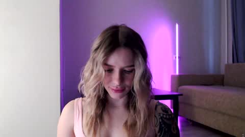 Snapshot of lil_reya chatting on 01.09.25 INST Lil happines s online show from 01.09.25