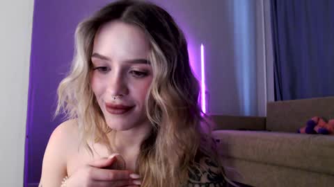 Snapshot of lil_reya chatting on 01.11.25 INST Lil happines s online show from 01.11.25