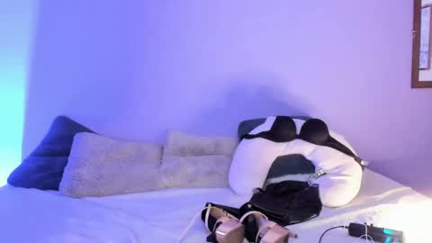 Lola online show from 03.11.25