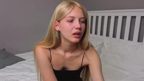 Snapshot of lil_tasty33 chatting on 09.16.25 Emma online show from 09.16.25