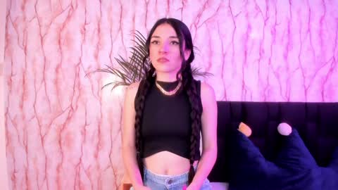 Snapshot of lila_elliot chatting on 01.13.25 Lila online show from 01.13.25