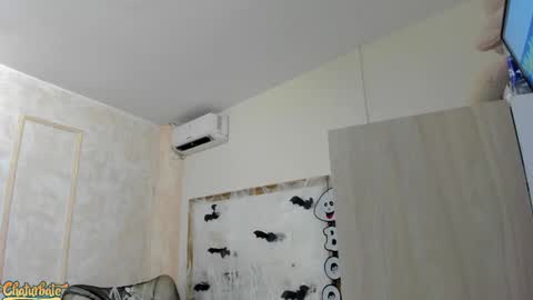 Snapshot of lilabeily chatting on 10.27.25 lila bailey online show from 10.27.25