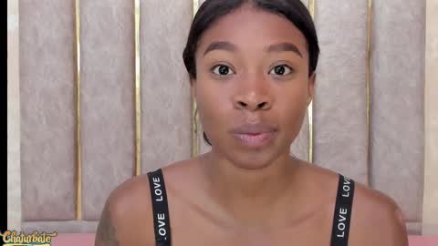 Snapshot of lilabeily chatting on 11.10.25 lila bailey online show from 11.10.25