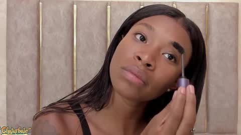 Snapshot of lilabeily chatting on 11.19.25 lila bailey online show from 11.19.25