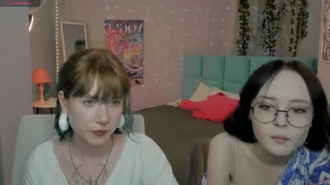 Snapshot of lilac_muse chatting on 05.14.26 Lili online show from 05.14.26