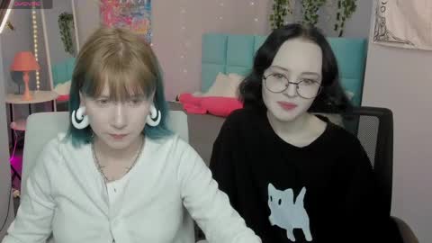 Snapshot of lilac_muse chatting on 05.15.26 Lili online show from 05.15.26