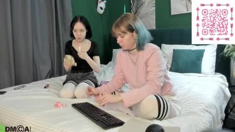 Snapshot of lilac_muse chatting on 05.21.26 Lili online show from 05.21.26