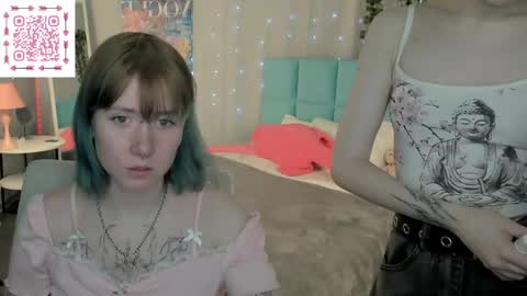 Snapshot of lilac_muse chatting on 05.25.26 Lili online show from 05.25.26