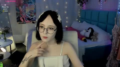 Snapshot of lilac_muse chatting on 06.26.26 Lili online show from 06.26.26