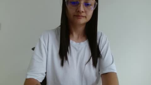 Snapshot of lilcoralinne_0 chatting on 04.04.26 Valeri Villalobos IG villa lobosvaleri online show from 04.04.26