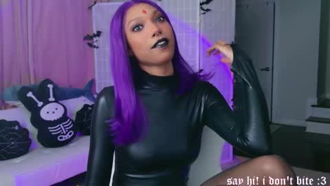 evie online show from 10.31.25