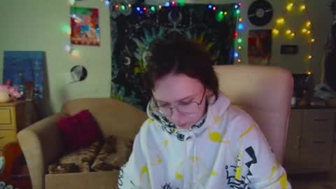 Snapshot of lileyfoxxx chatting on 12.20.24 Lil online show from 12.20.24