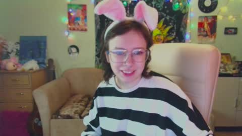 Snapshot of lileyfoxxx chatting on 01.04.25 Lil online show from 01.04.25