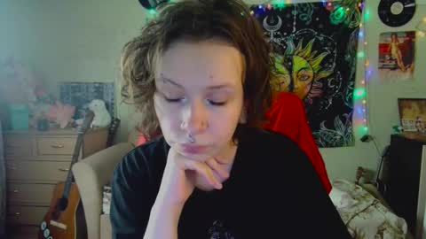 Snapshot of lileyfoxxx chatting on 09.23.25 Lil online show from 09.23.25