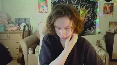 Snapshot of lileyfoxxx chatting on 09.29.25 Lil online show from 09.29.25