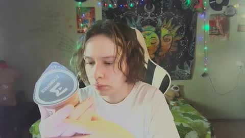 Snapshot of lileyfoxxx chatting on 12.04.25 Lil online show from 12.04.25