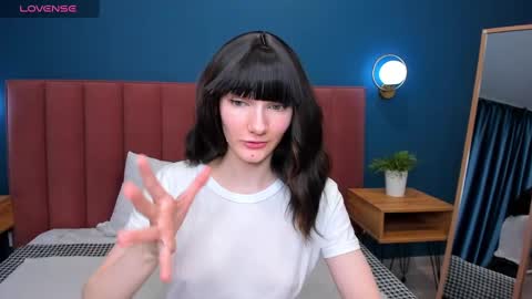 Snapshot of lili_flowerr chatting on 03.11.25 Lilli follow me kiss online show from 03.11.25