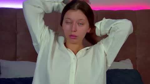 Mia online show from 10.06.25