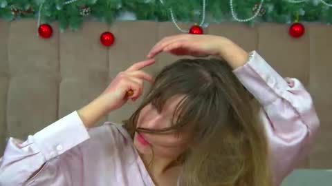 Mia online show from 12.16.25